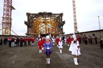 Stålunderstellet på Edvard Grieg ble feiret med trøndersk skolekorps og Grieg-toner på Kværners verft i Verdal. Foto: Lars Taraldsen