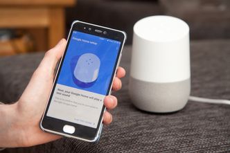 Google Home lar vente på seg her i Norge, men Google lover at den ikke bør være altfor langt unna. Bilde: Kurt Lekanger
