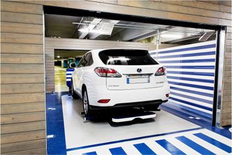 Du parkerer i en stor garasje, mens Stan frakter den videre til den trange parkeringsplassen. Foto: Stanley Robotics