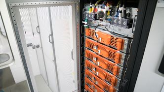 Norske ZEM har levert batteripakkene på totalt 600 kWh, mens ABB har stått for energistyring og systemintegrasjon. Foto: Eirik Helland Urke