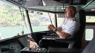 Kaptein John Nauckhoff har byttet ut verdens største cruiseskip med jobb på verdens mest miljøvennlige turistcruiser. Foto: Eirik Helland Urke