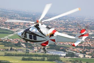 AW169 på testflyging ved fabrikken i Italia.
