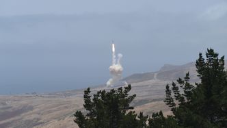 Her blir avskjæringsmissilet som har med seg EKV skutt opp fra Vandenberg-basen. Foto: Senior Airman Robert J. Volio