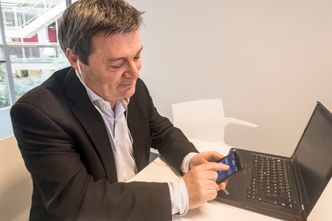 MobileEars-appen vil gjøre det mulig for svært mange rundt om i verden å bli kvitt det store problemet de har med hørselstap uten at det koster noe. Det vil gi det lille norske selskapet et fundament til å tjene penger på oppgraderinger og kanskje hardware i fremtiden, tror teknologisjef Ralph W. Bernstein. Foto: ORV