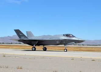 Norges femte F-35A, AM-5, lander på Luke AFB 25. mai. Foto: SSgt Marcy L. Copeland