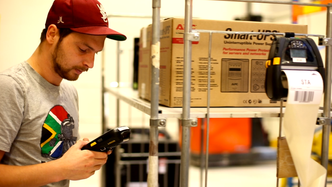 Bak alle leveranser i Komplettgruppen, ligger det mange ledd, og mye kode som til nå har kjørt i eget datasenter. Med hjelp fra Atea tas denne koden nå ut i Azure og Azure Stack, og legges på datasenter hos Atea eller i Microsofts egen skyløsning.