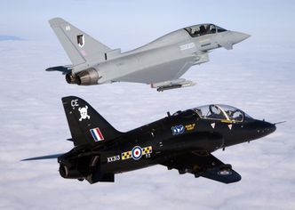 RAF kommer til Sola med to Eurofigher Typhoon (øverst) og to BAE Hawk. Foto: Royal Air Force