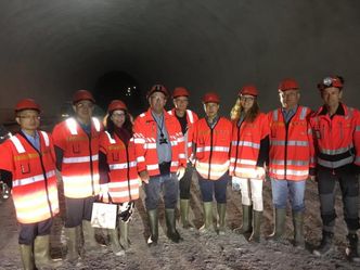 På onsdag tok Vegdirektoratet med seg de fem kineserne til Ryfast for å vise frem arbeidet som er startet i forbindelse med Ferjefri E39. Foto: Statens Vegvesen