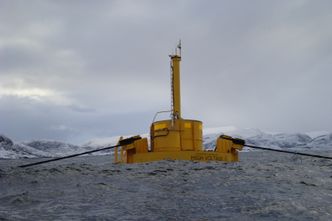 Wave-EL i tre meters bølger. Den skal tåle 24-25 meters bølger før ett av tauene skal gi etter. Foto: W4P
