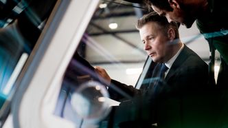 Per-Willy Amundsen i førerkabinen på det nye redningshelikopteret. Foto: Eirik Helland Urke