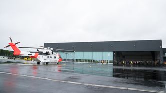 AW101 var hedersgjest på åpningsseremonien for redningstjenestens nye hovedbase på Sola mandag formiddag. Foto: Eirik Helland Urke