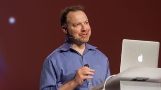 Den amerikanske astrofysikeren Adam Riess under Starmus i Trondheim. Riess mottok Nobelprisen i fysikk i 2011. Foto: Marius Valle