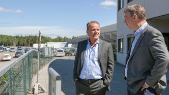 Styreleder Roar Ingdal og driftsleder Arne Riise har store planer for energiløsningene i det enorme byggeprosjektet. Foto: Mari Gisvold