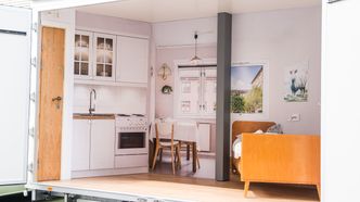 I denne hengeren kan du få se en rekke smarte løsninger når den besøker et sted nær deg. Foto: Story Labs