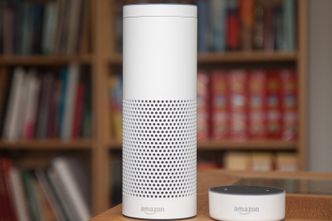 Amazon Echo (til venstre) og Echo Dot. Foto: Kurt Lekanger