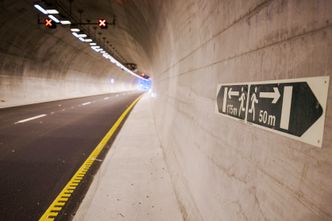 Det er ti rømningstunneler mellom de to løpene i den nye Larvikstunnelen.  Foto:  Mari Gisvold