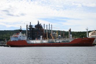 LPG-skipet Happy Bear til kai ved Ineos Rafnes. Skipet er 114 meter langt og er på 7245 dødvekttonn. Det er med andre ord noe mindre enn skipet som skal brukes i øvelsen Scope 2017. Foto:  Tore Stensvold