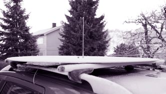 Antennetest: For å utvikle den nye antennen laget Switchon en testrigg med en svær aluminiumsplate som jordplan med antennen i midten som de kjørte rundt med. Foto:  Switchon