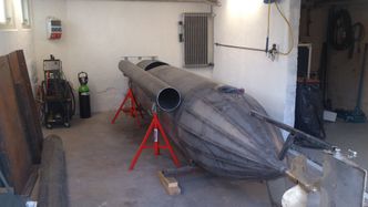 Mesteparten av arbeidet foregikk i garasjen hjemme i Mariestad. Se flere bilder i bildekarusellen øverst i artikkelen. Foto: Martin Hedin/Privat