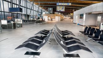 Fra i dag skal det være enklere for reisende å finne et sted å sette seg ned på Flesland. Foto:  Eirik Helland Urke