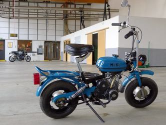 Frellumstad har en 1981-modell sovjetisk totakt 50 cm3 sammenleggbar moped Foto: Tore Frellumstad