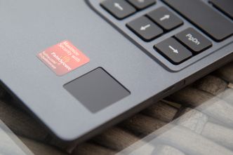 Du kan låse opp PC-en ved å holde hånden over sensoren. Foto: Kurt Lekanger