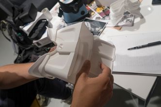 3D-print: Modellen viser hvordan den nye mekanismen for avstandjustering til øynene er konstruert. Den er viktig for individuell justering i forhold til linsene og mobilskjermen. Foto: Odd Richard Valmot Bilde: Odd Richard Valmot