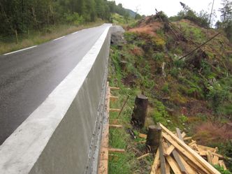 Eksempel 1. Fv 402 i Lindås kommune. Og dette var etter. Foto: Statens Vegvesen