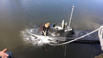 "Harren" døpes i Mariestadsfjärden. Foto:   Martin Hedin/Privat