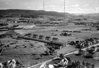 Slepetanken fotografert i 1952. Tanken måtte bygges på Tyholt der berggrunnen er stabil. Det er ikke en sprekk i den 78 år gamle konstruksjonen. Men den trenger oppgradering. Foto:  Sintef