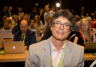 Per Espen Stoknes mener Terje Søviknes må svare for departementet sitt.. Foto:  Olsen, Geir/NTB Scanpix