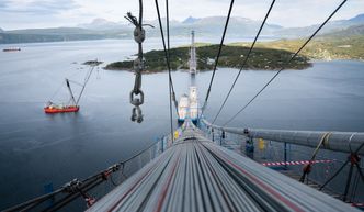 Bærekablene til brua består av 40 delkabler, som er satt sammen av 127 ståltråder. Foto: Eirik Helland Urke