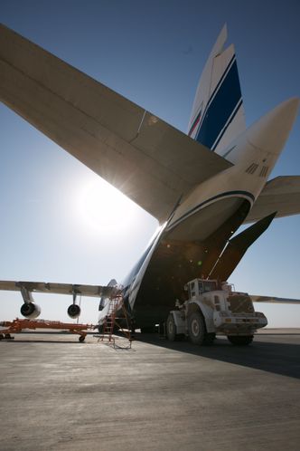 Antonov An-124, verdens største serieproduserte transportfly, har fløyet ned 500 tonn utstyr fra Norge.. Foto:  Camilla Brevik Hågensen - Forsvaret