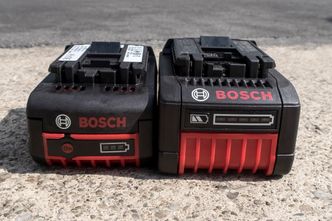 6 eller 7: Overgangen til større battericeller som Bosch er først ute med øker kapasiteten, men batteriet blir større og tyngre.<br />Med fem i stedet for tre dioder gir nye batteriet gir bedre oversikt over ladetilstanden. Foto:  ORV