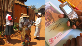 Bildet er fra hjelpearbeid på Madagaskar, hvor sykdomstilfeller rapporteres inn via mobiltelefon. Foto: Røde Kors
