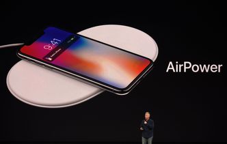 Det er støtte for trådløs lading – og du trenger ikke Apples egen lader. Foto: JOSH EDELSON