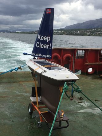 En av gliderne fra prosjektet, Sailbuoy fra Offshore Sensing.. Foto:  Akvaplan-niva