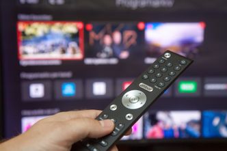 Den nye fjernkontrollen er enkel å bruke, og lar deg styre både mottakerboksen og TV-en – men ikke et evt. surround-anlegg. Foto: Kurt Lekanger