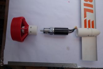 Propellen, motoren og hydrofoilen. Foto:  Privat