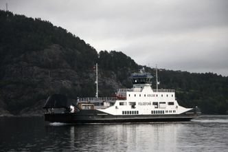 Norled-fergen Folgefonn ble bygget i 1998 og ble i 2014 ombygget til batterihybrid. Nå er den også plattform for demo av induksjonslading. Foto:  Tore Stensvold