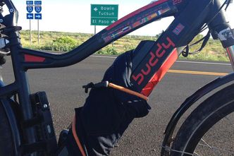 USA. Det er varmt i USA også og en våt bukse er god å ha for å kjøle ned batteriet i den trykkende varme n. Foto:  Robert Mohr