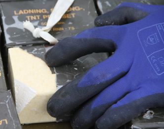 Såpestykke: TNT ser nesten ut som et såpestykke, fast og lysegult. Bilde: Joachim Seehusen