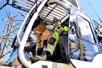 Pendler: Sten Ole Jensen bor i Steigen i Nordland, men har jobbet for AF Offshore Decom, dels i Vats og dels offshore, siden 2006. Hans arbeidsturnus som pendler er to uker på jobb og deretter to uker fri. Basen har ca. 50 ansatte. I tillegg leies inn 15-20 personer i hektiske perioder. (Foto: Thomas Førde)