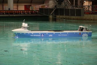 Modelltesting av Yara Birkeland i Trondheim. Modellen er cirka 6 meter lang og veier 2,4 tonn. Foto:  Tore Stensvold