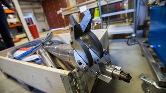 Multiverktøyet tar seg gjennom ulike hindringer man møter på veien til hovedvannledningen. Foto:  Mathias Klingenberg