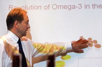 Kjell Inge Røkke satt i sin tid i sjefsstolen i Aker Biomarine på midlertidig basis. Her fra kapitalmarkedsdagen i 2008. Foto:  NTB Scanpix/Knut Falch