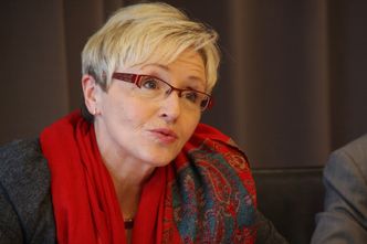 Tidligere statsråd Liv Signe Navarsete (SP) vil ha flere penger til fylkeskommunene. Bilde: Espen Zachariassen