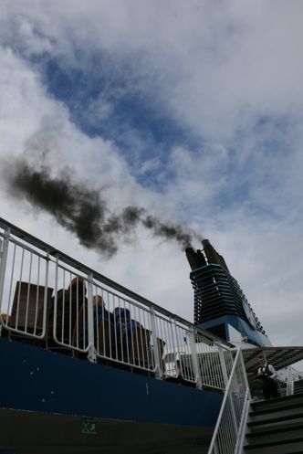 Fra 1. januar 2015 er kravene til svovelutslipp fra skip satt til maks 0,1 prosent innefor ECA-områdene. Bilde: Tore Stensvold