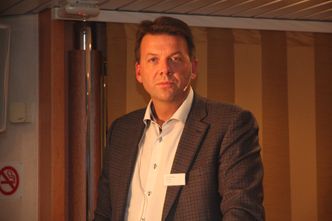 Terje Andreassen i Kystverket ser på skipstunnel som et betydelig sikkerhetstiltak for trygg seilas forbi Stad. Bilde: Tore Stensvold