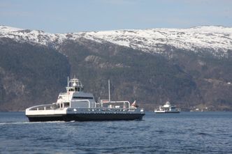 Batterifergen Ampere møter Stavanger i Sognefjorden. Bilde: Tore Stensvold